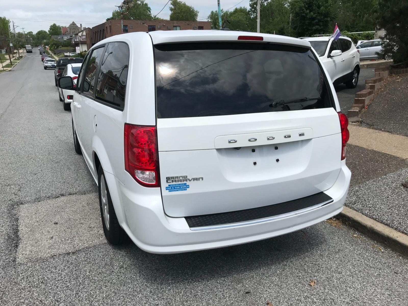 2018 White /Black Dodge Grand Caravan SE (2C4RDGBGXJR) with an 3.6 V6 engine, Automatic transmission, located at 577 Chester Pike, Prospect Park, PA, 19076, (610) 237-1015, 39.886154, -75.302338 - 2018 Dodge Grand Caravan Cargo: Set up for cargo area in back, backup camera, new PA inspection, FLEET MAINTAINED, runs LIKE NEW! This vehicle comes inspected and has been given a bumper to bumper safety check. It is very clean, reliable, and well maintained. We offer a unique pay plan that is kn - Photo #5